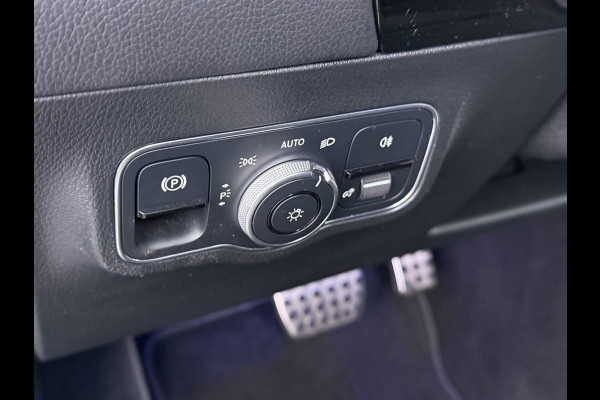 Mercedes-Benz GLA 180 AMG// Camera // Elek. Achterklep // Sfeerverlichting // Night pakket // 19" AMG Velgen // LED