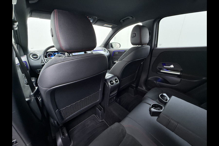 Mercedes-Benz GLA 180 AMG// Camera // Elek. Achterklep // Sfeerverlichting // Night pakket // 19" AMG Velgen // LED