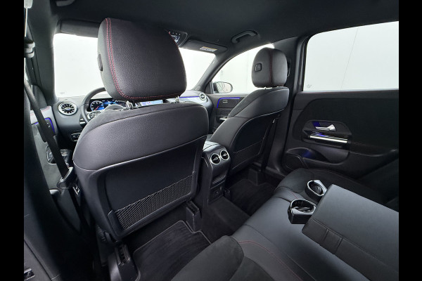 Mercedes-Benz GLA 180 AMG// Camera // Elek. Achterklep // Sfeerverlichting // Night pakket // 19" AMG Velgen // LED