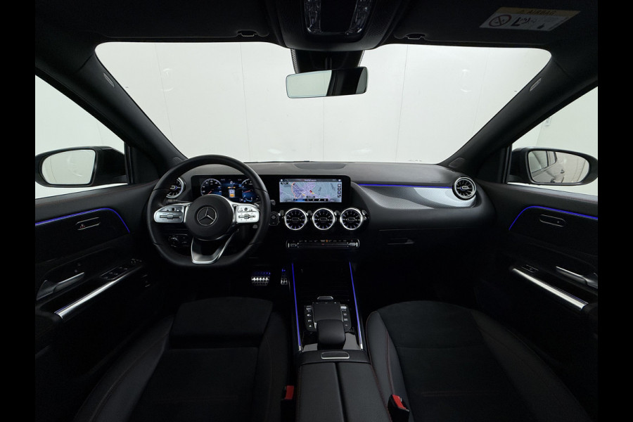 Mercedes-Benz GLA 180 AMG// Camera // Elek. Achterklep // Sfeerverlichting // Night pakket // 19" AMG Velgen // LED