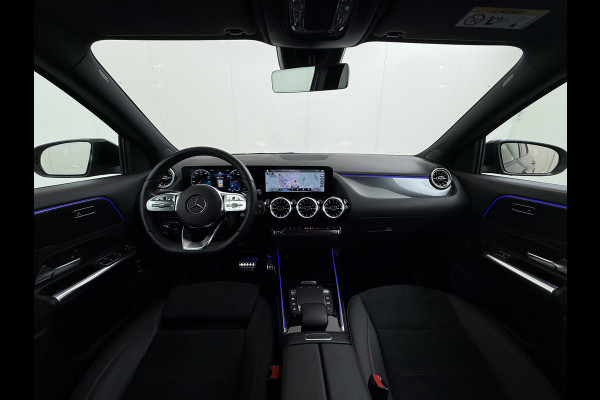 Mercedes-Benz GLA 180 AMG// Camera // Elek. Achterklep // Sfeerverlichting // Night pakket // 19" AMG Velgen // LED
