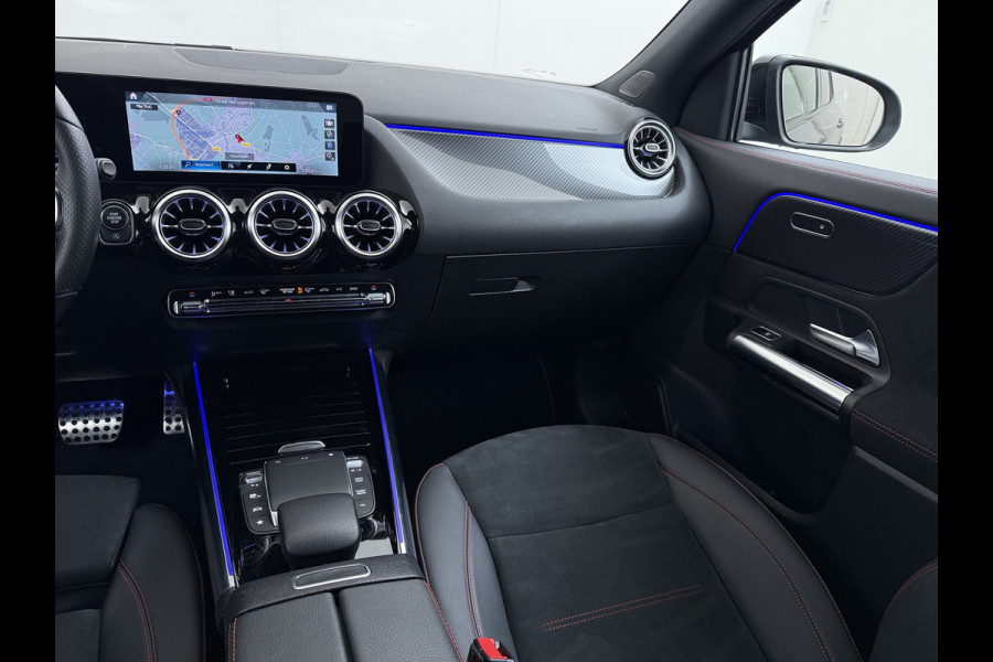 Mercedes-Benz GLA 180 AMG// Camera // Elek. Achterklep // Sfeerverlichting // Night pakket // 19" AMG Velgen // LED