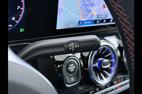 Mercedes-Benz GLA 180 AMG// Camera // Elek. Achterklep // Sfeerverlichting // Night pakket // 19" AMG Velgen // LED