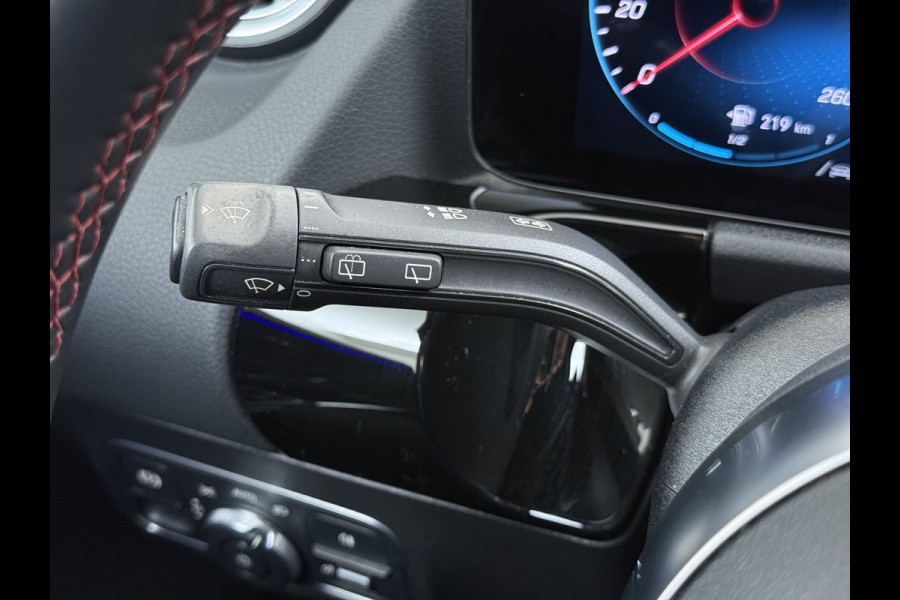 Mercedes-Benz GLA 180 AMG// Camera // Elek. Achterklep // Sfeerverlichting // Night pakket // 19" AMG Velgen // LED