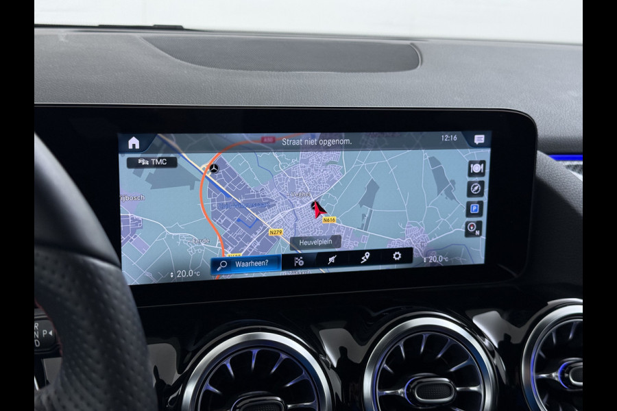 Mercedes-Benz GLA 180 AMG// Camera // Elek. Achterklep // Sfeerverlichting // Night pakket // 19" AMG Velgen // LED