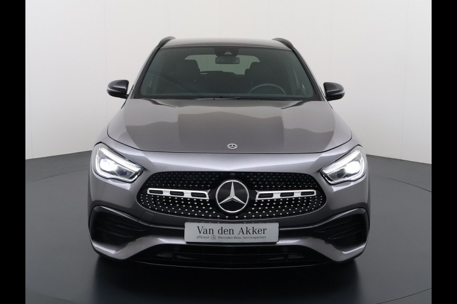 Mercedes-Benz GLA 180 AMG// Camera // Elek. Achterklep // Sfeerverlichting // Night pakket // 19" AMG Velgen // LED