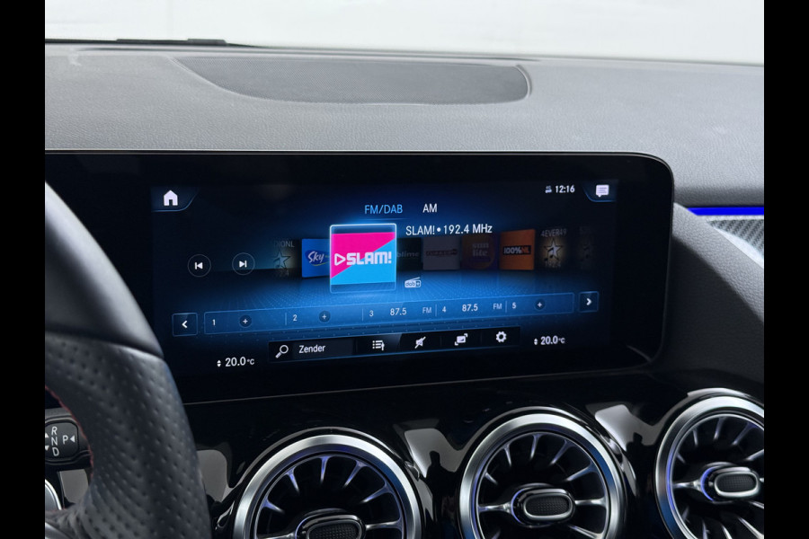 Mercedes-Benz GLA 180 AMG// Camera // Elek. Achterklep // Sfeerverlichting // Night pakket // 19" AMG Velgen // LED