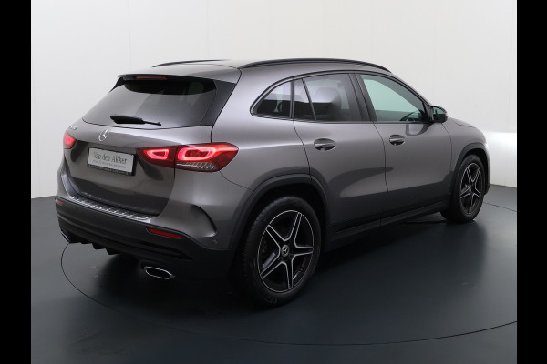 Mercedes-Benz GLA 180 AMG// Camera // Elek. Achterklep // Sfeerverlichting // Night pakket // 19" AMG Velgen // LED