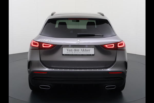 Mercedes-Benz GLA 180 AMG// Camera // Elek. Achterklep // Sfeerverlichting // Night pakket // 19" AMG Velgen // LED