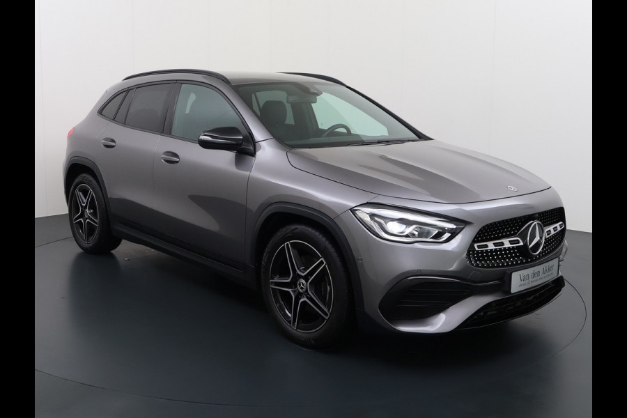 Mercedes-Benz GLA 180 AMG// Camera // Elek. Achterklep // Sfeerverlichting // Night pakket // 19" AMG Velgen // LED