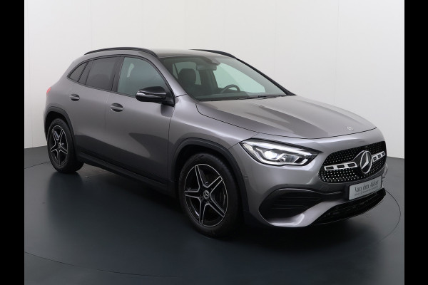 Mercedes-Benz GLA 180 AMG// Camera // Elek. Achterklep // Sfeerverlichting // Night pakket // 19" AMG Velgen // LED