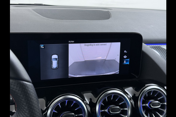 Mercedes-Benz GLA 180 AMG// Camera // Elek. Achterklep // Sfeerverlichting // Night pakket // 19" AMG Velgen // LED