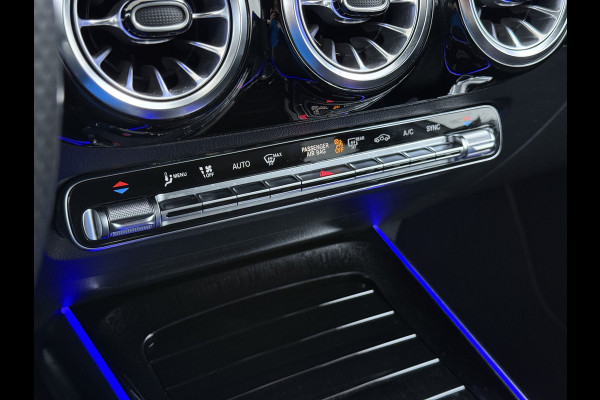 Mercedes-Benz GLA 180 AMG// Camera // Elek. Achterklep // Sfeerverlichting // Night pakket // 19" AMG Velgen // LED