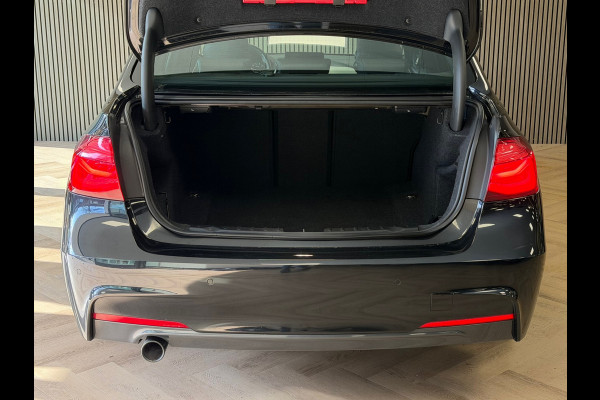 BMW 3 Serie 318i M Sport Edition AUT. LEDER NAVIGATIE PDC STOELVERWARMING CRUISE KEYLESS-GO