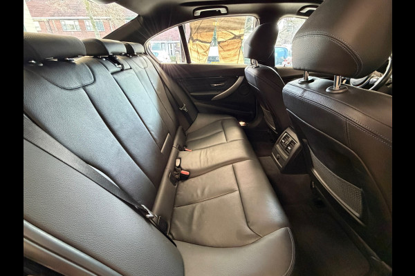 BMW 3 Serie 318i M Sport Edition AUT. LEDER NAVIGATIE PDC STOELVERWARMING CRUISE KEYLESS-GO