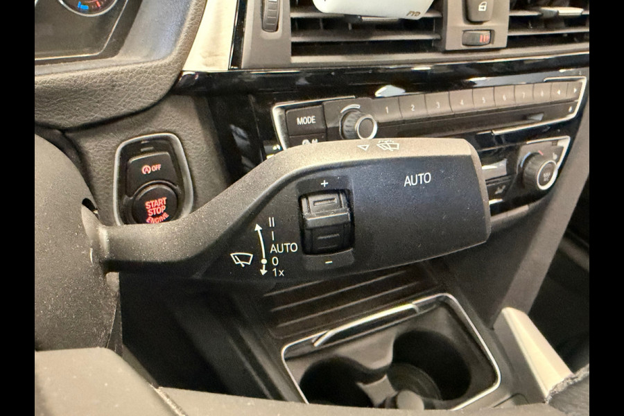BMW 3 Serie 318i M Sport Edition AUT. LEDER NAVIGATIE PDC STOELVERWARMING CRUISE KEYLESS-GO