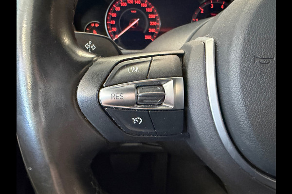 BMW 3 Serie 318i M Sport Edition AUT. LEDER NAVIGATIE PDC STOELVERWARMING CRUISE KEYLESS-GO