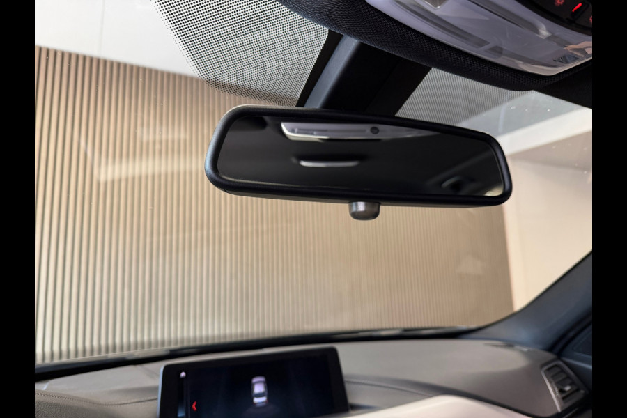 BMW 3 Serie 318i M Sport Edition AUT. LEDER NAVIGATIE PDC STOELVERWARMING CRUISE KEYLESS-GO