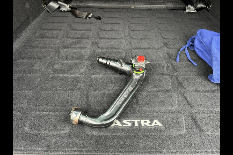 Opel Astra Sports Tourer 1.2 Turbo Elegance - Navi - Climate - Parkeerhulp - Trekhaak - Org.NL