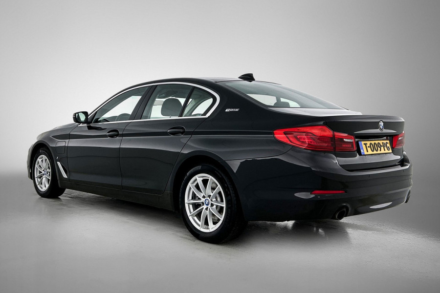 BMW 5 Serie 530e iPerformance Executive(Dealer OnderH, Navi, Active Cruise, Lane Assist, PDC V+A, Bots waarschuwing, Etc)