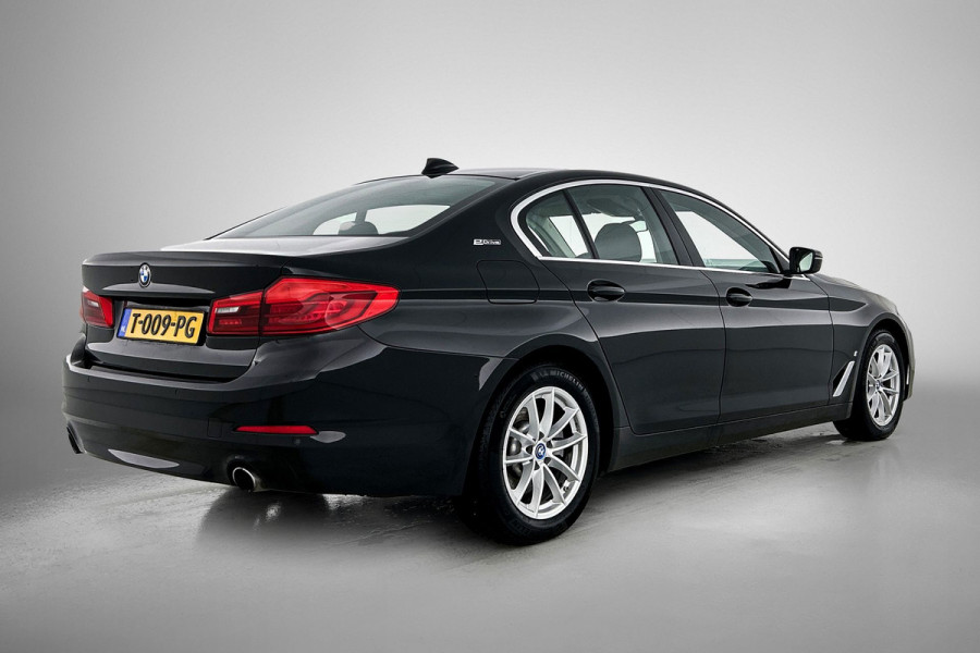 BMW 5 Serie 530e iPerformance Executive(Dealer OnderH, Navi, Active Cruise, Lane Assist, PDC V+A, Bots waarschuwing, Etc)