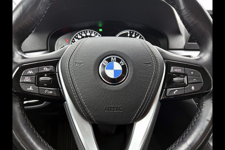 BMW 5 Serie 530e iPerformance Executive(Dealer OnderH, Navi, Active Cruise, Lane Assist, PDC V+A, Bots waarschuwing, Etc)