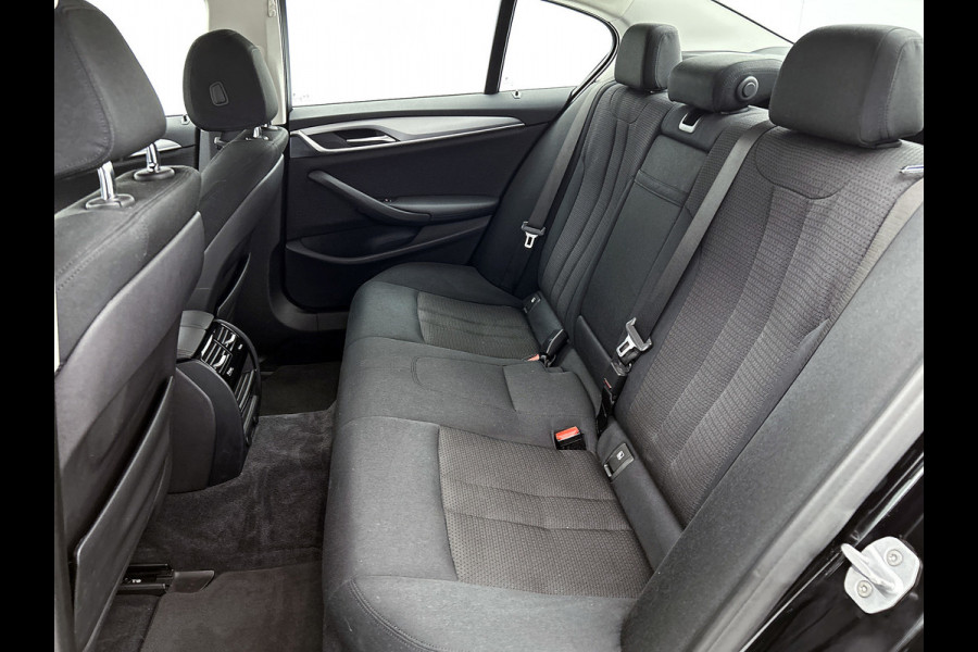 BMW 5 Serie 530e iPerformance Executive(Dealer OnderH, Navi, Active Cruise, Lane Assist, PDC V+A, Bots waarschuwing, Etc)
