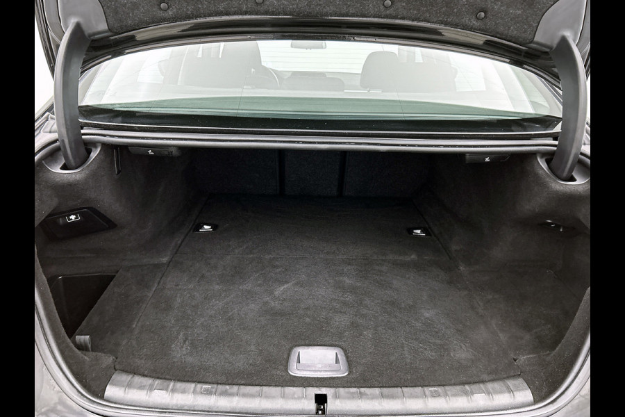 BMW 5 Serie 530e iPerformance Executive(Dealer OnderH, Navi, Active Cruise, Lane Assist, PDC V+A, Bots waarschuwing, Etc)