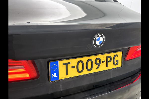 BMW 5 Serie 530e iPerformance Executive(Dealer OnderH, Navi, Active Cruise, Lane Assist, PDC V+A, Bots waarschuwing, Etc)