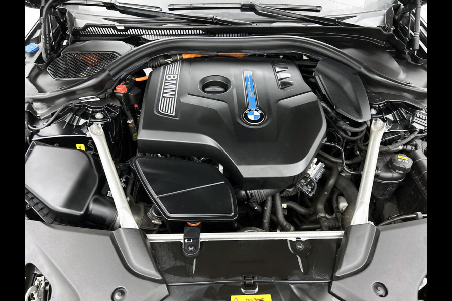 BMW 5 Serie 530e iPerformance Executive(Dealer OnderH, Navi, Active Cruise, Lane Assist, PDC V+A, Bots waarschuwing, Etc)