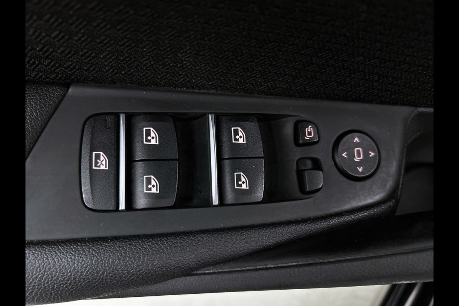 BMW 5 Serie 530e iPerformance Executive(Dealer OnderH, Navi, Active Cruise, Lane Assist, PDC V+A, Bots waarschuwing, Etc)