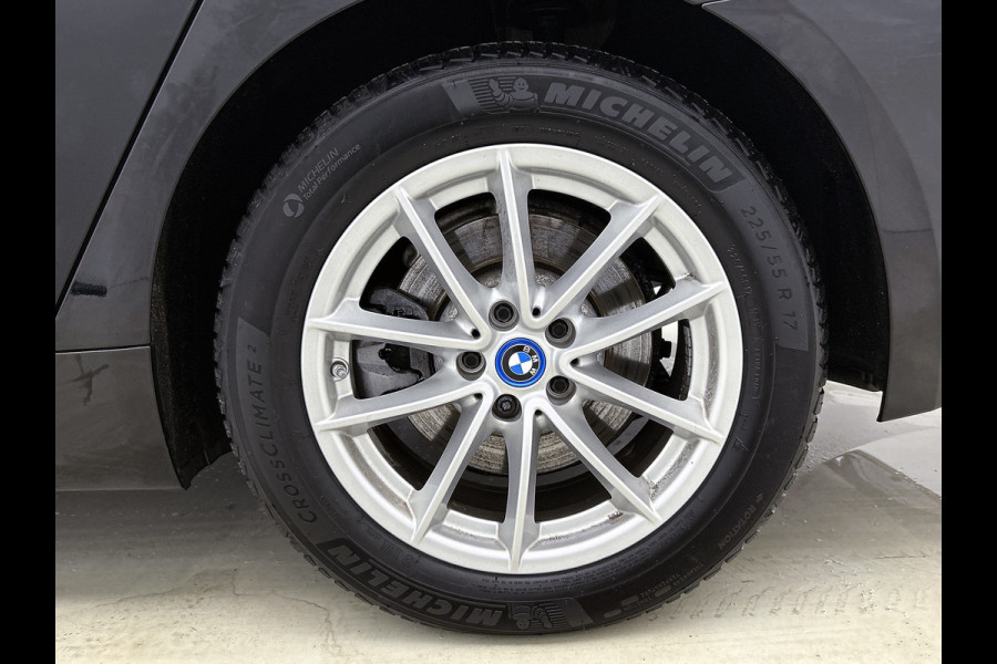 BMW 5 Serie 530e iPerformance Executive(Dealer OnderH, Navi, Active Cruise, Lane Assist, PDC V+A, Bots waarschuwing, Etc)