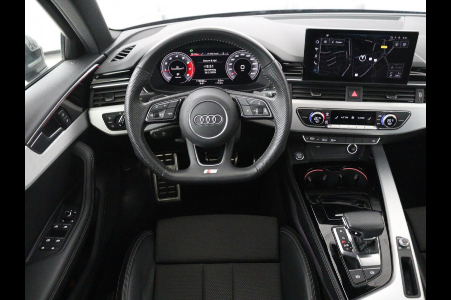 Audi A4 40 TFSI Launch edition Sport | Panoramadak | Trekhaak | Sportstoelen | DAB | Carplay | Virtual Cockpit | Half leder | Full LED | Navigatie | Parkeerhulp | Sportstuur | S Line