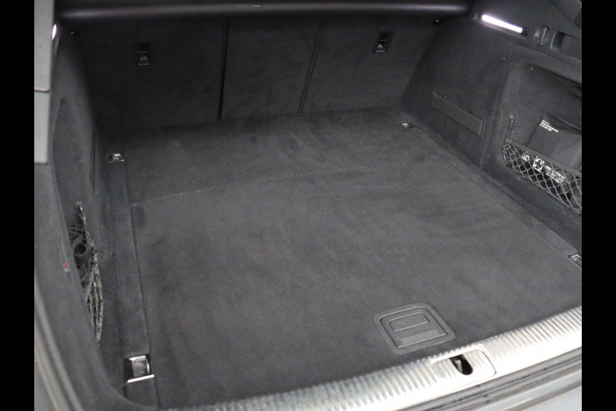 Audi A4 40 TFSI Launch edition Sport | Panoramadak | Trekhaak | Sportstoelen | DAB | Carplay | Virtual Cockpit | Half leder | Full LED | Navigatie | Parkeerhulp | Sportstuur | S Line