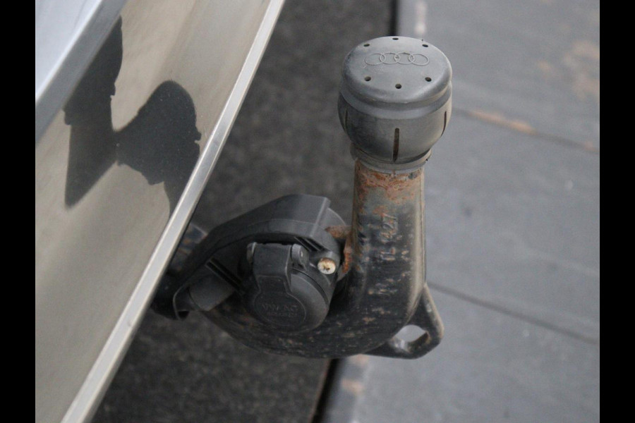 Audi A4 40 TFSI Launch edition Sport | Panoramadak | Trekhaak | Sportstoelen | DAB | Carplay | Virtual Cockpit | Half leder | Full LED | Navigatie | Parkeerhulp | Sportstuur | S Line