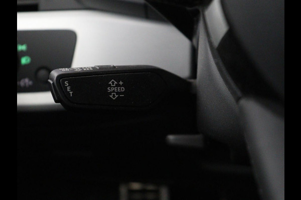 Audi A4 40 TFSI Launch edition Sport | Panoramadak | Trekhaak | Sportstoelen | DAB | Carplay | Virtual Cockpit | Half leder | Full LED | Navigatie | Parkeerhulp | Sportstuur | S Line