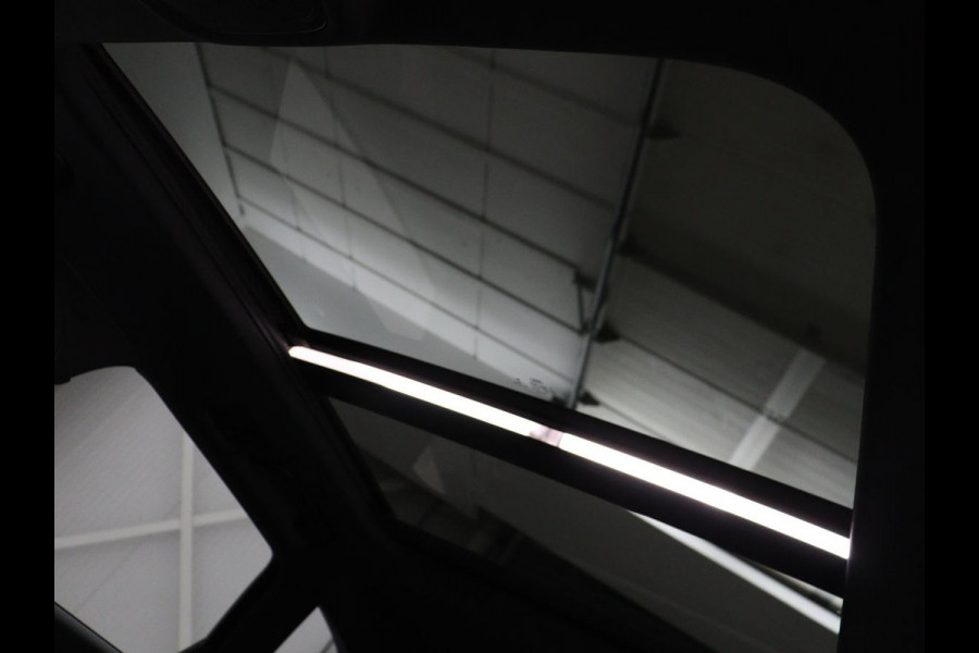 Audi A4 40 TFSI Launch edition Sport | Panoramadak | Trekhaak | Sportstoelen | DAB | Carplay | Virtual Cockpit | Half leder | Full LED | Navigatie | Parkeerhulp | Sportstuur | S Line