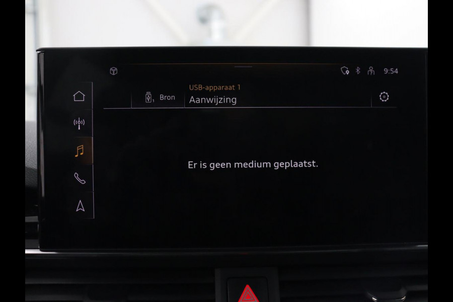 Audi A4 40 TFSI Launch edition Sport | Panoramadak | Trekhaak | Sportstoelen | DAB | Carplay | Virtual Cockpit | Half leder | Full LED | Navigatie | Parkeerhulp | Sportstuur | S Line