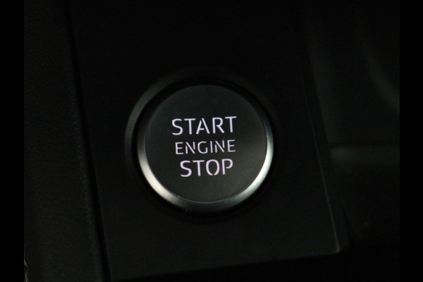 Audi A4 40 TFSI Launch edition Sport | Panoramadak | Trekhaak | Sportstoelen | DAB | Carplay | Virtual Cockpit | Half leder | Full LED | Navigatie | Parkeerhulp | Sportstuur | S Line
