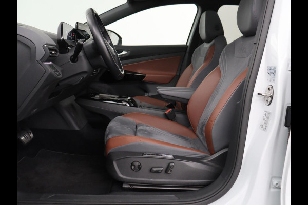 Volkswagen ID.4 First Max 77 kWh | Panoramadak | Head-Up | 360 Camera | Stoelverwarming | Matrix LED | Sfeerverlichting | Keyless | Adaptive cruise | Navigatie | Carplay | Half leder | Memory