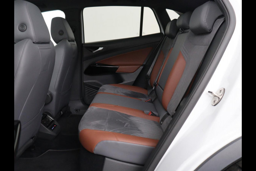 Volkswagen ID.4 First Max 77 kWh | Panoramadak | Head-Up | 360 Camera | Stoelverwarming | Matrix LED | Sfeerverlichting | Keyless | Adaptive cruise | Navigatie | Carplay | Half leder | Memory
