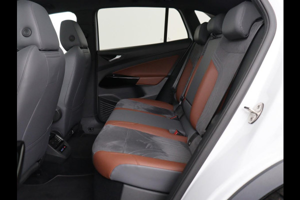 Volkswagen ID.4 First Max 77 kWh | Panoramadak | Head-Up | 360 Camera | Stoelverwarming | Matrix LED | Sfeerverlichting | Keyless | Adaptive cruise | Navigatie | Carplay | Half leder | Memory