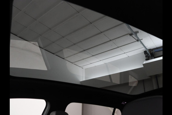 Volkswagen ID.4 First Max 77 kWh | Panoramadak | Head-Up | 360 Camera | Stoelverwarming | Matrix LED | Sfeerverlichting | Keyless | Adaptive cruise | Navigatie | Carplay | Half leder | Memory