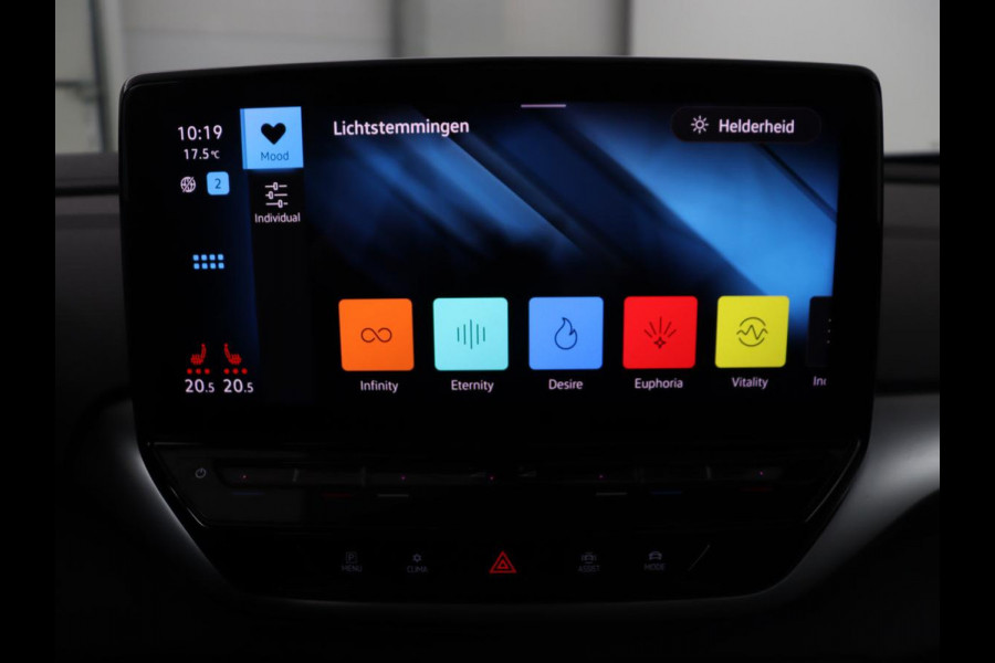 Volkswagen ID.4 First Max 77 kWh | Panoramadak | Head-Up | 360 Camera | Stoelverwarming | Matrix LED | Sfeerverlichting | Keyless | Adaptive cruise | Navigatie | Carplay | Half leder | Memory