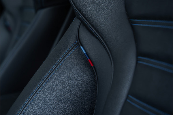 BMW i4 M50 High Executive M-Sport l Panorama l HUD l 360 camera l sportstoelen