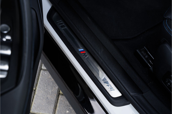 BMW i4 M50 High Executive M-Sport l Panorama l HUD l 360 camera l sportstoelen