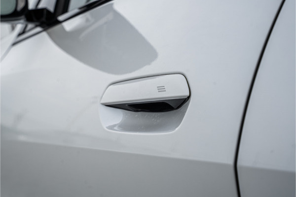 BMW i4 M50 High Executive M-Sport l Panorama l HUD l 360 camera l sportstoelen