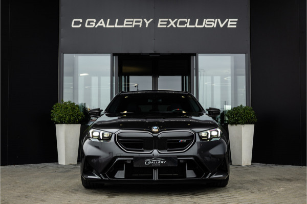 BMW 5 Serie Touring M5 - Panorama | B&W | Carbon | Elek. Trekhaak | 360 Camera