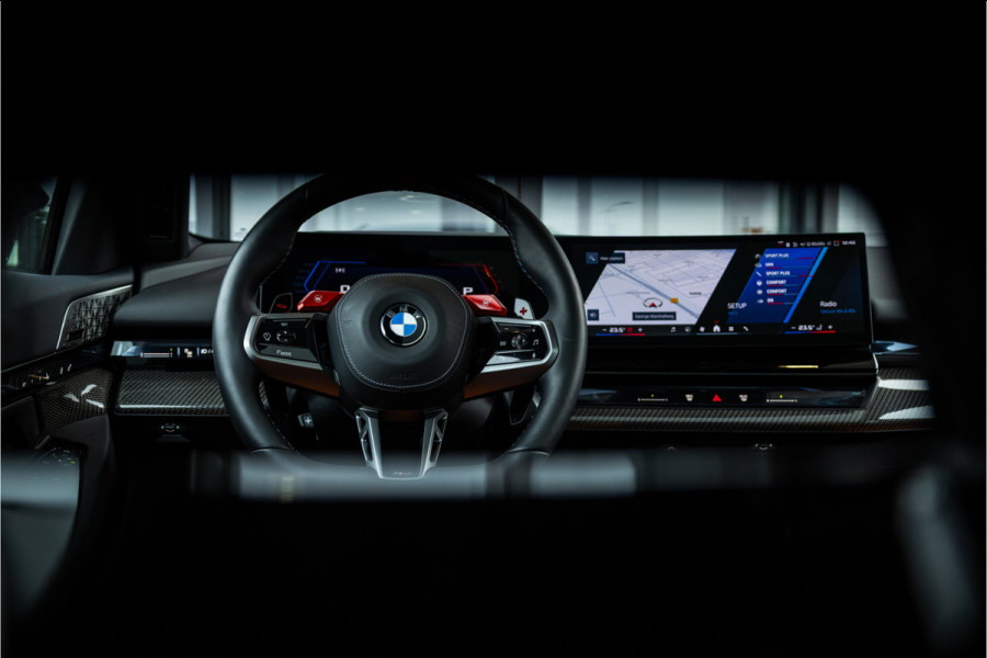 BMW 5 Serie Touring M5 - Panorama | B&W | Carbon | Elek. Trekhaak | 360 Camera