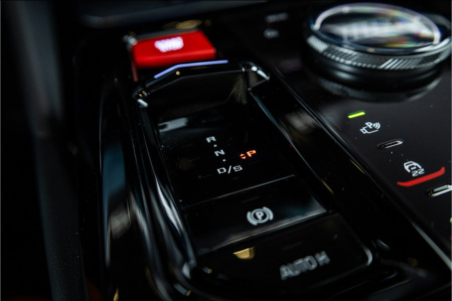 BMW 5 Serie Touring M5 - Panorama | B&W | Carbon | Elek. Trekhaak | 360 Camera